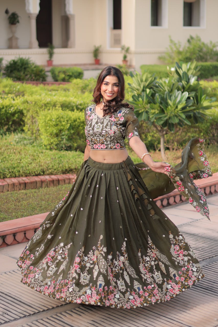 Bridal Style Gold Crush Lehenga with Heavy Zari & Sequins Embroidery