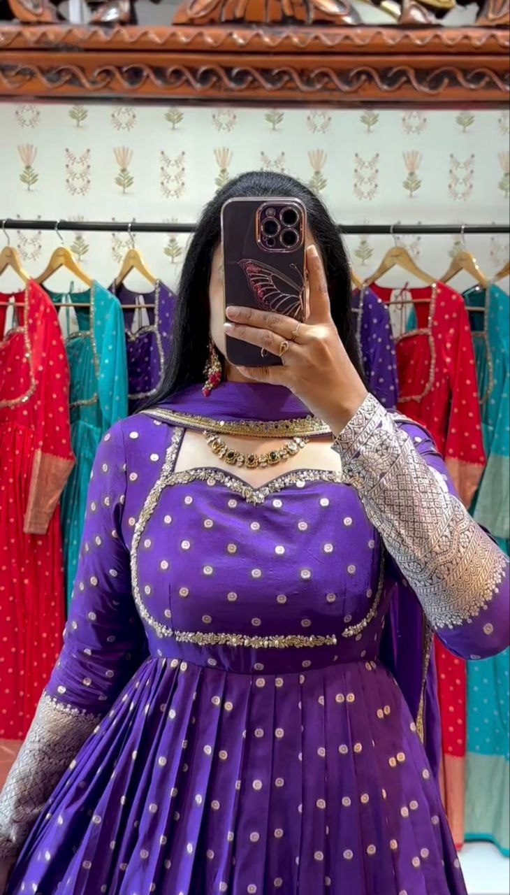 Jacquard Weaving Gown with Fox Georgette Dupatta
