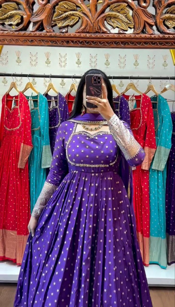 Jacquard Weaving Gown with Fox Georgette Dupatta