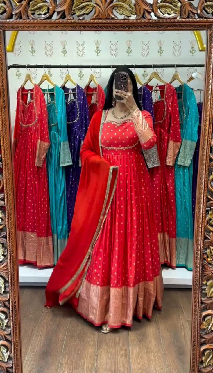 Jacquard Weaving Gown with Fox Georgette Dupatta