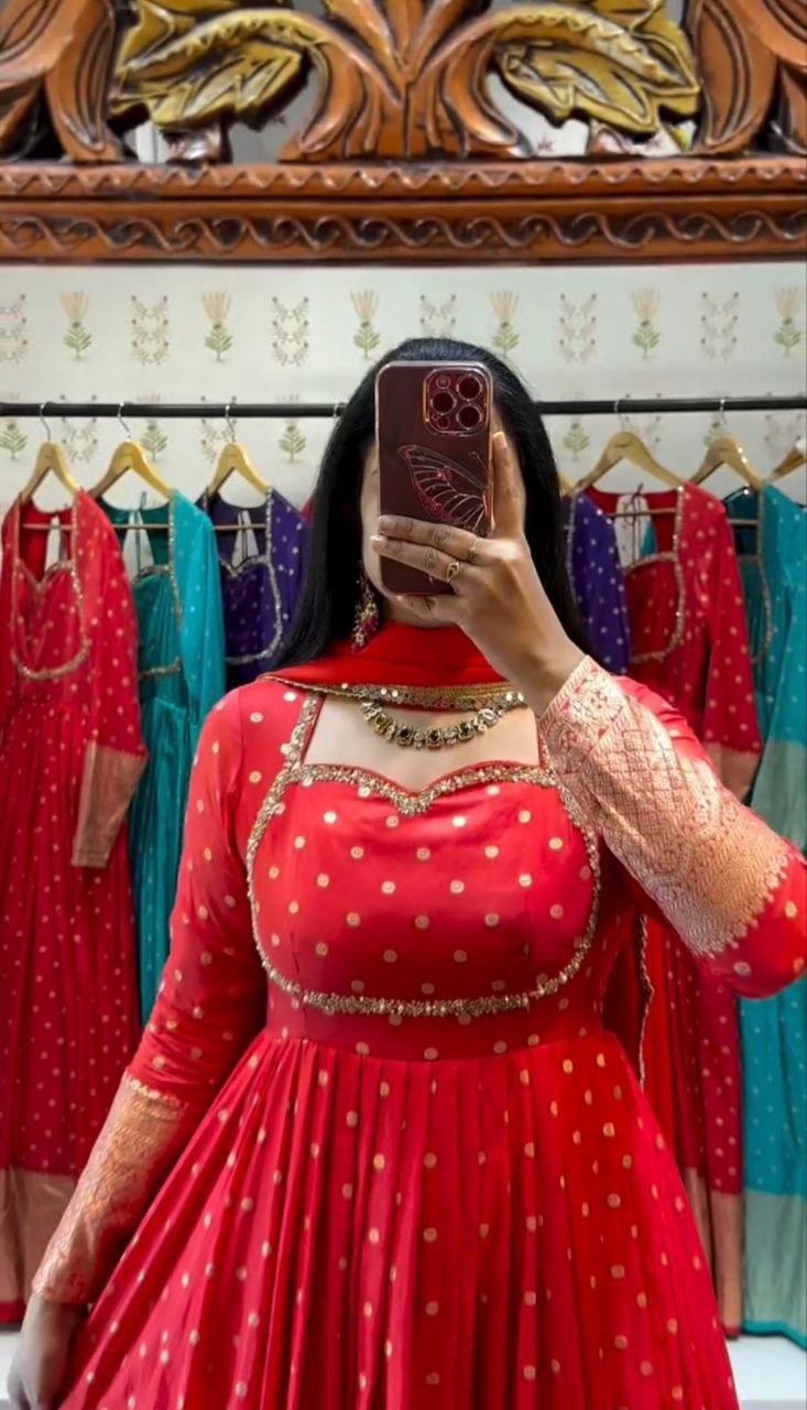 Jacquard Weaving Gown with Fox Georgette Dupatta