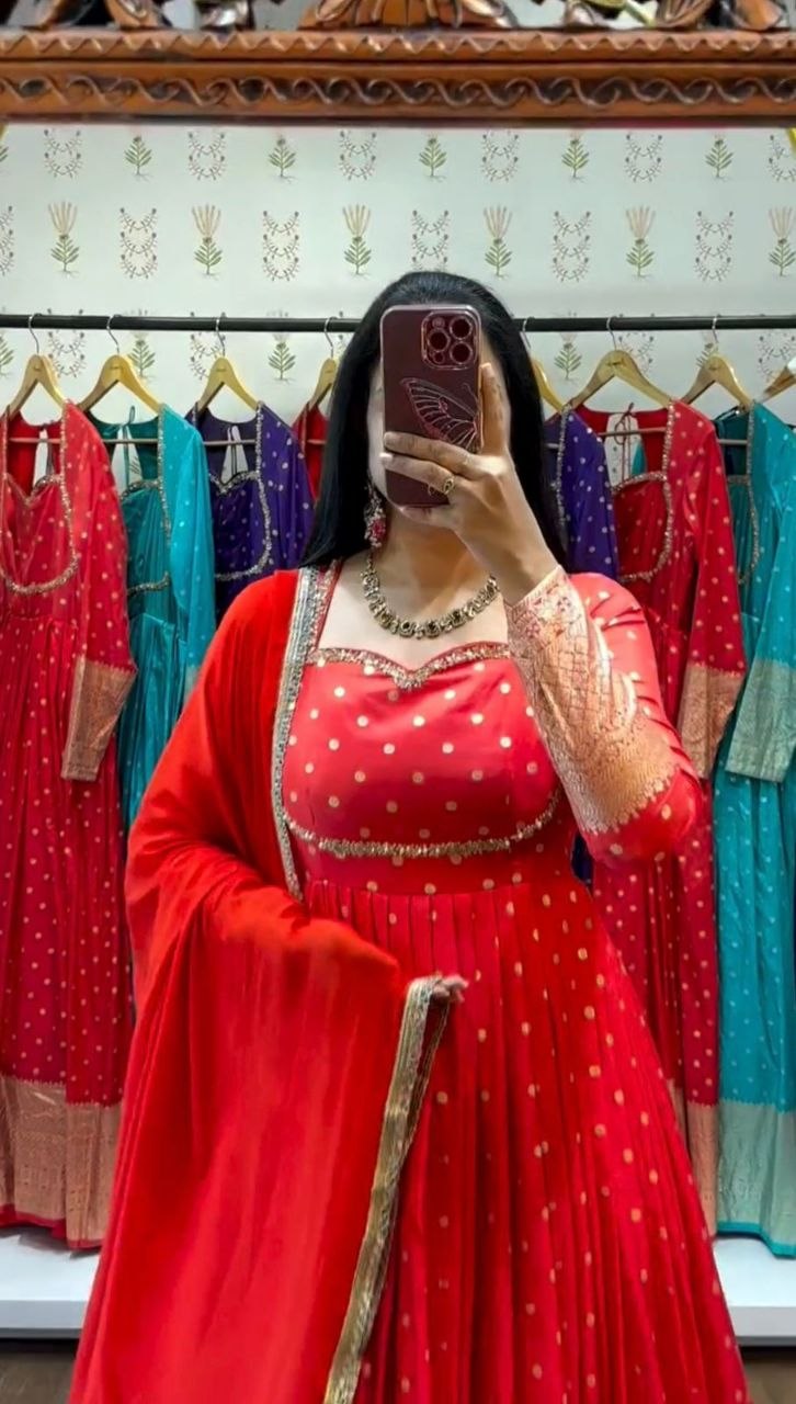 Jacquard Weaving Gown with Fox Georgette Dupatta