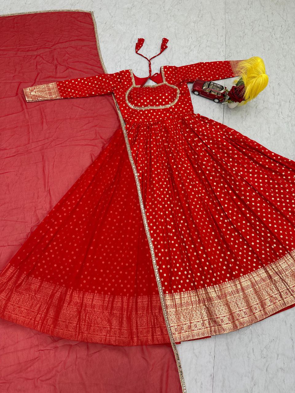 Jacquard Weaving Gown with Fox Georgette Dupatta