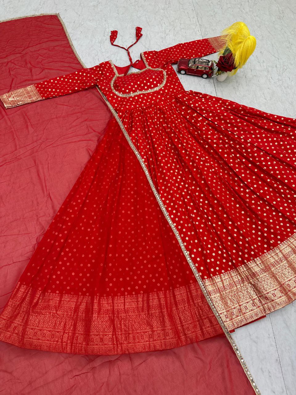 Jacquard Weaving Gown with Fox Georgette Dupatta