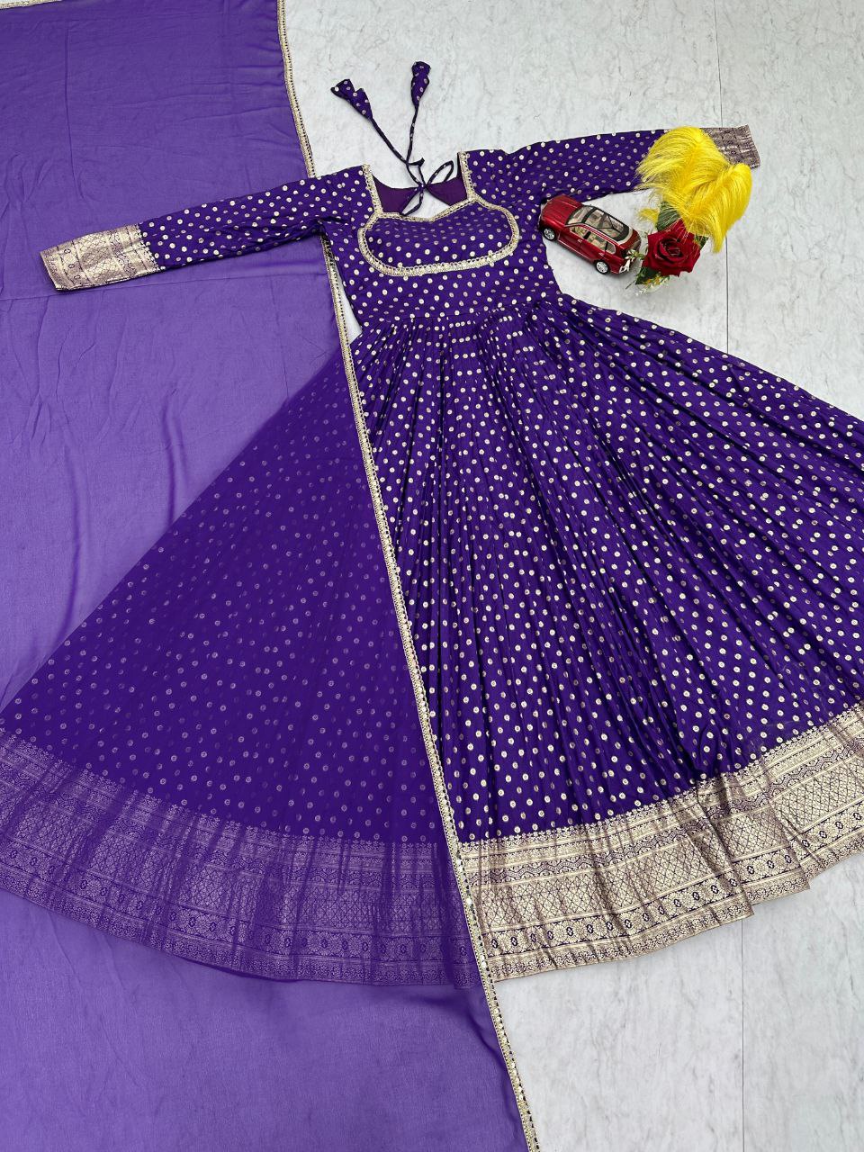Jacquard Weaving Gown with Fox Georgette Dupatta